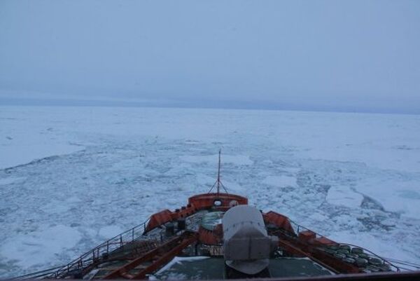 Icebreaker Rossiya in the Chukchi Sea - Sputnik International