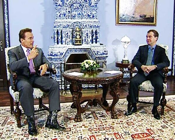 Medvedev wishes he could make Schwarzenegger Moscow mayor - Sputnik International