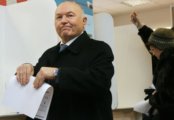 Luzhkov said he planned to return to Moscow next week and rejoin the political life in Russia after solving some personal and family issues. - Sputnik International