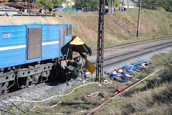 40 killed as train collides with bus in Ukraine - Sputnik International
