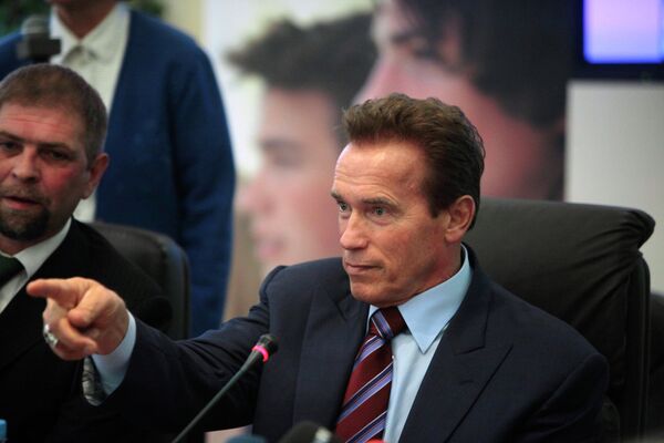 California Governor Arnold Schwarzenegger during a meeting with students from the Higher School of Economics in Moscow - Sputnik International