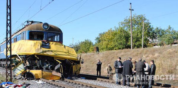 Train collides with bus in Ukraine  - Sputnik International