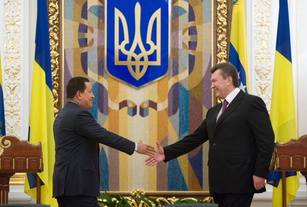 Ukrainian President Viktor Yanukovych meets with Venezuelan President Hugo Chavez - Sputnik International