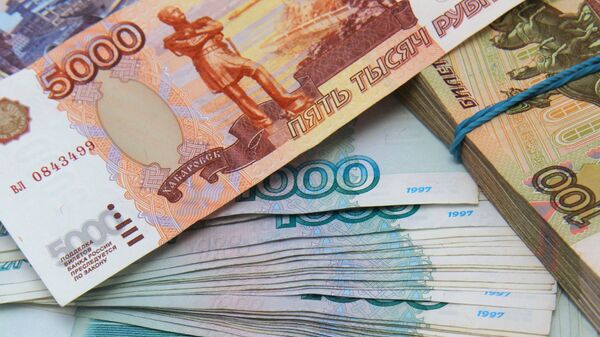 How bad has the recent economic slump hit ordinary Russians' wallets? Find out below. - Sputnik International