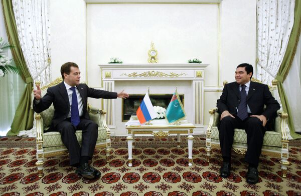 Russian President Dmitry Medvedev with his Turkmen counterpart Gurbanguly Berdymukhammedov - Sputnik International