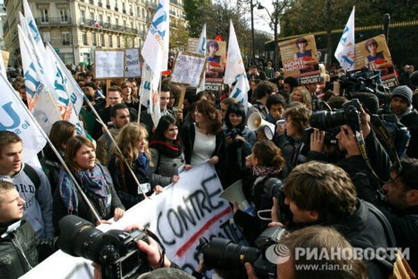 French youth protest against pension reform - Sputnik International