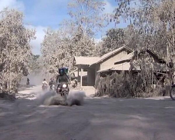 Aid reaches ravaged Indonesian islands - Sputnik International