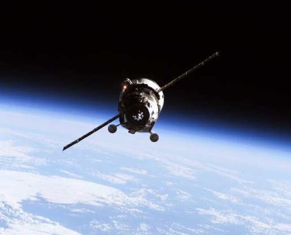 Russian space freighter docks with orbital station - Sputnik International