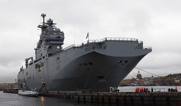 Russia and France are currently in talks on a 2+2 scheme, whereby Russia will buy two French Mistral-class amphibious assault ships and build another two at home. - Sputnik International