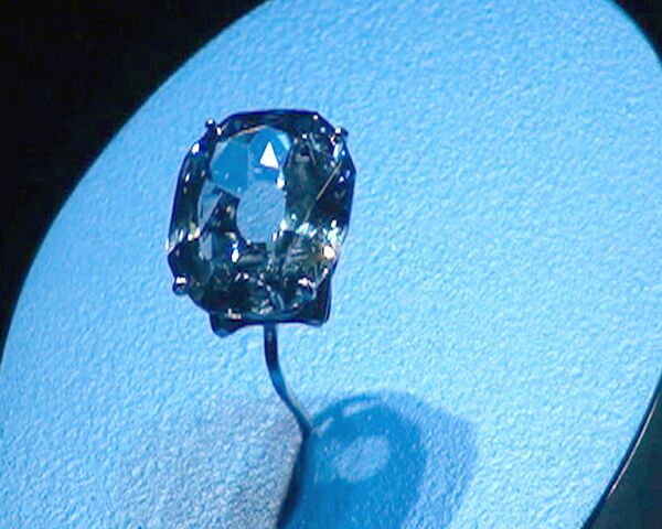 Rare blue diamond on display in New York - Sputnik International
