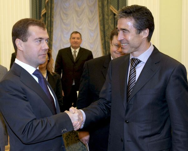Anders Fogh Rasmussen and Dmitri Medvedev - Sputnik International