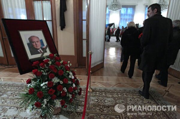Former PM Chernomyrdin buried in Moscow's Novodevichy Cemetery - Sputnik International