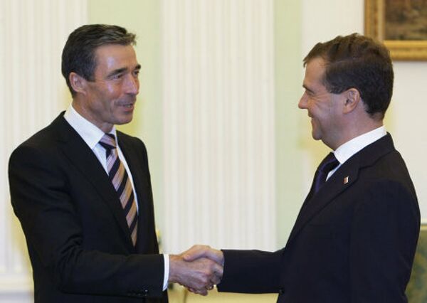 Dmitry Medvedev meets with Anders Fogh Rasmussen - Sputnik International