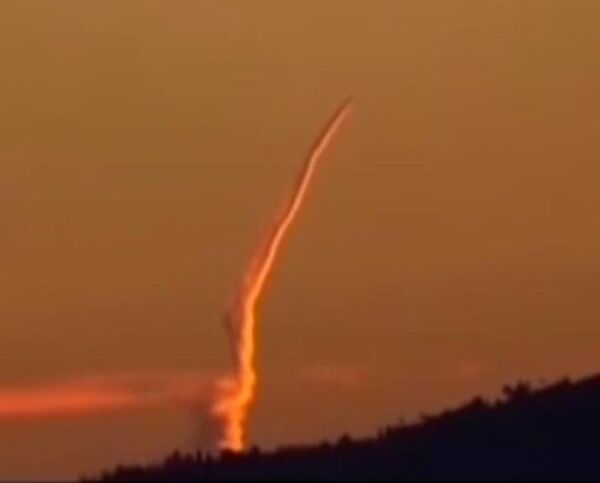 Unidentified missile in the California’s Sky terrifies Americans  - Sputnik International