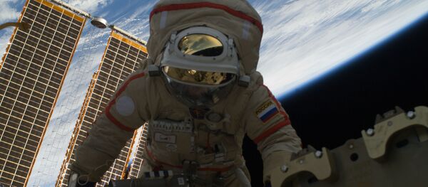 Российский космонавт Олег Котов во время выхода в открытый космос Российский космонавт Олег Котов во время выхода в открытый космос - Sputnik International