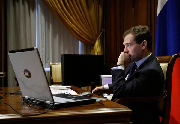 Russia's Medvedev skips dinner to finish speech for annual address  - Sputnik International