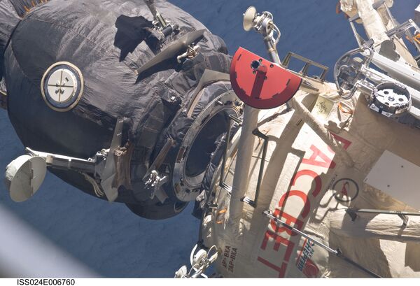Russian Soyuz spacecraft undocks from ISS - Sputnik International