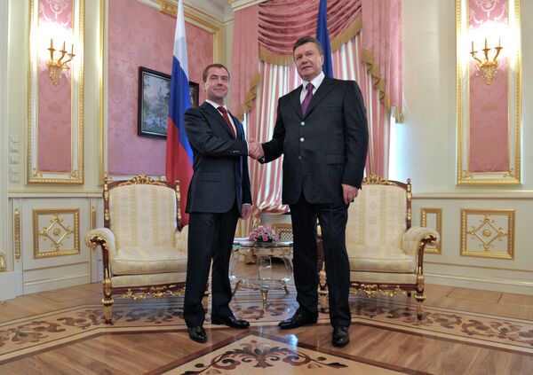 Dmitry Medvedev and Viktor Yanukovych. Files - Sputnik International