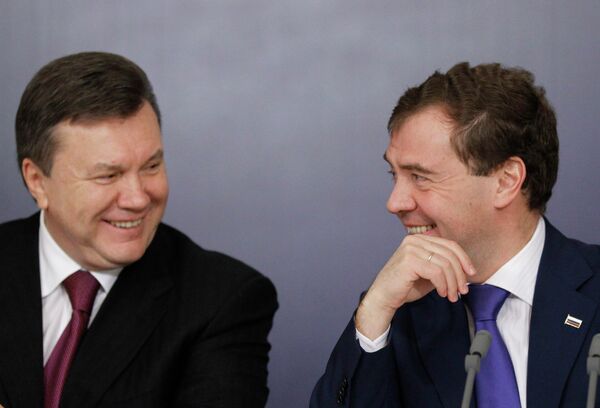 Viktor Yanukovych and Dmitry Medvedev - Sputnik International