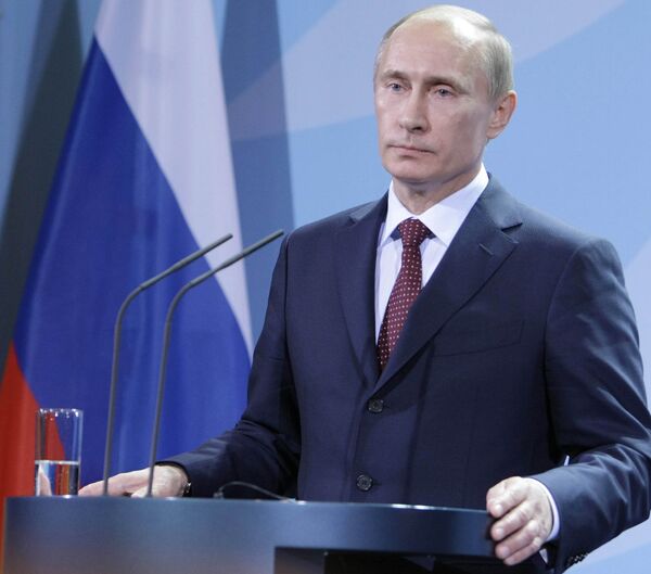 Prime Minister Vladimir Putin and German Chancellor Angela Merkel give news conference - Sputnik International