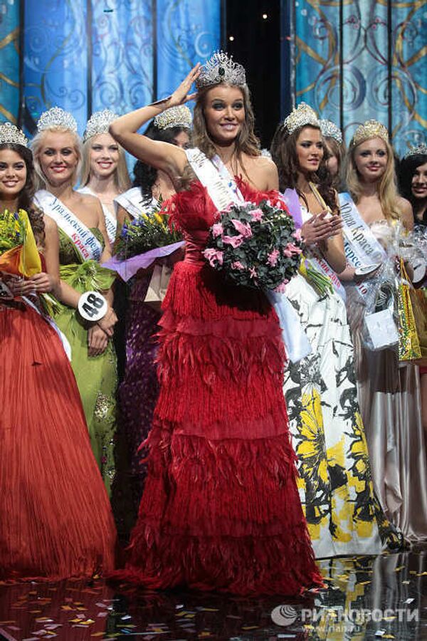 Beauty of Russia 2010 pageant winner and her rivals - Sputnik International