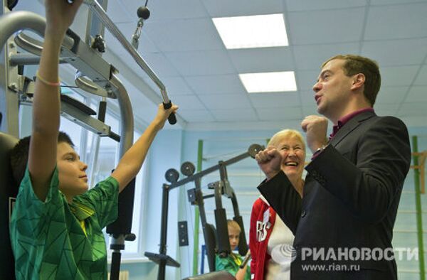 Dmitry Medvedev visits a gym and a kindergarten - Sputnik International