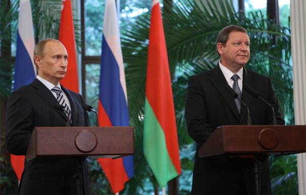 Russian Prime Minister Vladimir Putin with his Belarusian counterpart Sergei Sidorsky  - Sputnik International