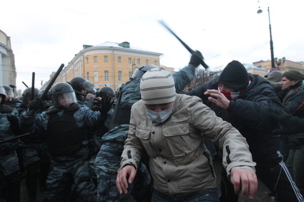 Three injured as football hooligans run amok in central Moscow - Sputnik International