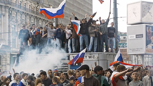 Football fans on Manezhnaya Square during the broadcasting of Russia vs. Japan match - Sputnik International