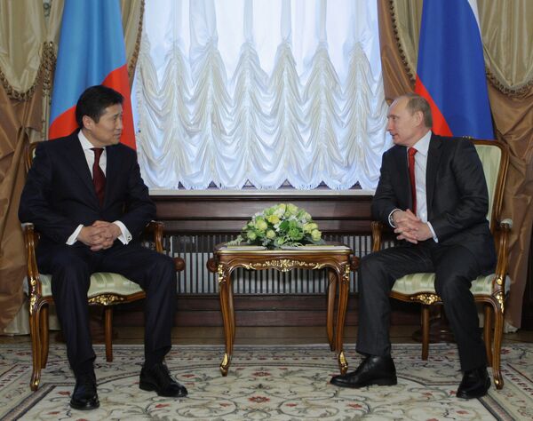 Sukhbaataryn Batbold and Vladimir Putin - Sputnik International