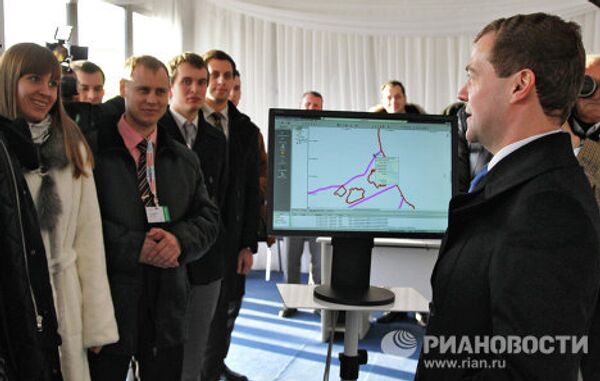 Dmitry Medevedev visits Skolkovo - Sputnik International