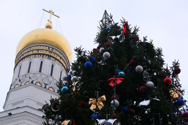 Kremlin Christmas tree to be blessed before being felled - Sputnik International