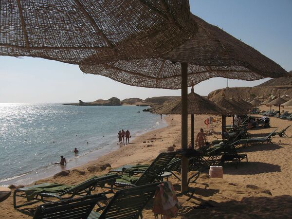 Egypt reopens beaches after shark attacks - Sputnik International