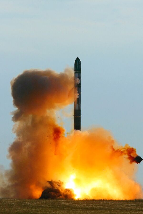 Russia to keep Satan ballistic missiles in service until 2026 - Sputnik International