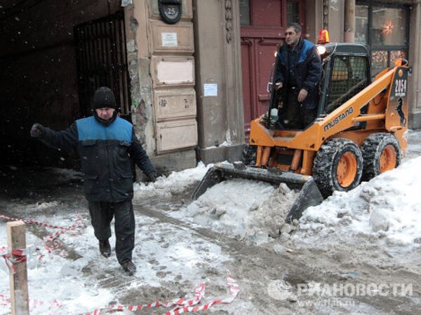 St. Petersburg is buried under snow  - Sputnik International