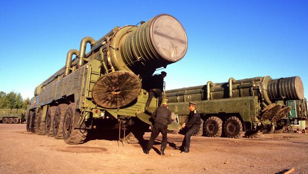 An RSD-10 (SS-20) mobile missile launcher seen during Soviet missiles demolition - Sputnik International