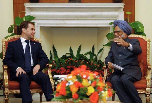 Dmitry Medvedev and Manmohan Singh - Sputnik International