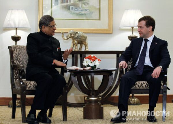 Dmitry Medvedev pays official visit to India Dmitry Medvedev pays official visit to India - Sputnik International