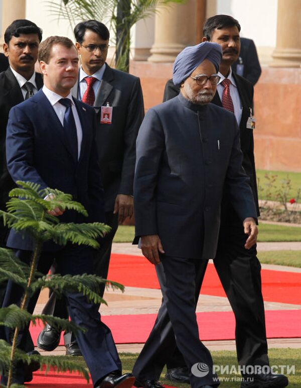 Dmitry Medvedev pays official visit to India Dmitry Medvedev pays official visit to India - Sputnik International