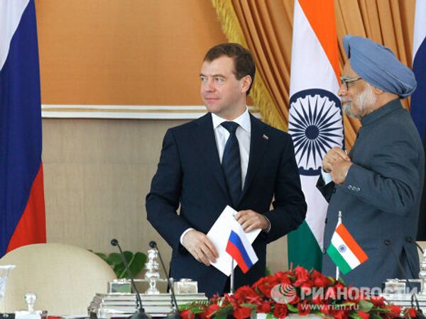 Dmitry Medvedev pays official visit to India Dmitry Medvedev pays official visit to India - Sputnik International