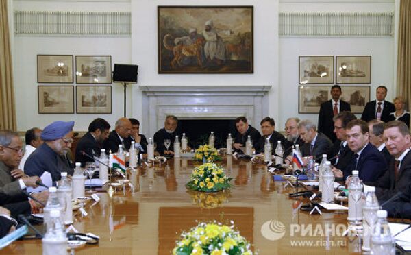 Dmitry Medvedev pays official visit to India Dmitry Medvedev pays official visit to India - Sputnik International