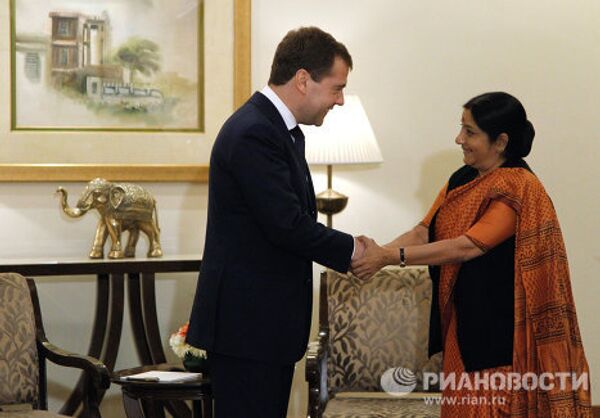 Dmitry Medvedev pays official visit to India Dmitry Medvedev pays official visit to India - Sputnik International