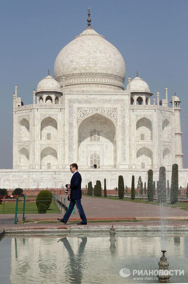 Dmitry Medvedev at Taj Mahal and Bollywood  - Sputnik International