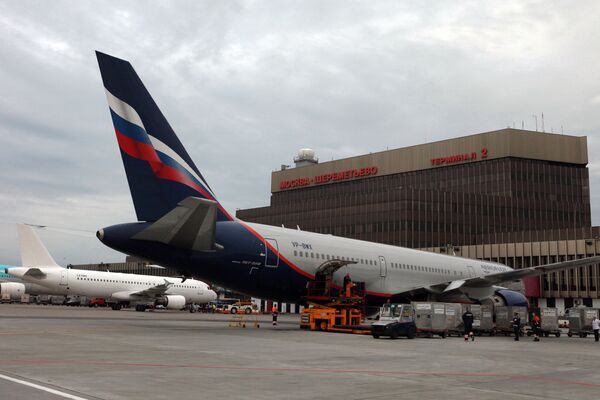 Russia's air companies transport record 55 mln passengers in 2010 - Sputnik International
