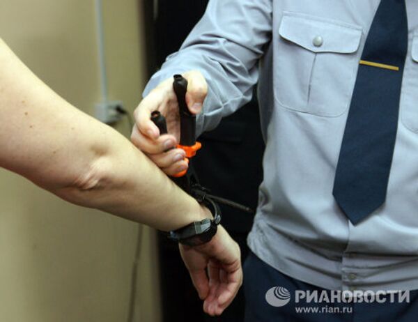 Testing new electronic bracelets for offenders - Sputnik International