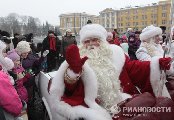 Father Frost arrives at the Kremlin’s Sobornaya Square - Sputnik International