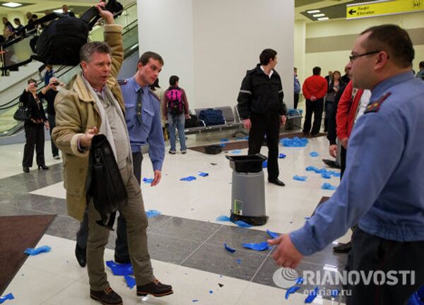 Desperate passengers protest flight delays in Moscow’s Sheremetyevo Airport - Sputnik International