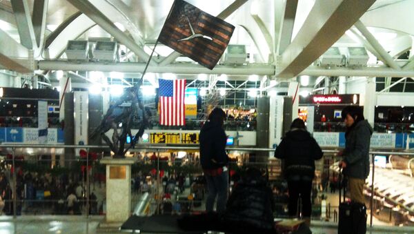Пассажиры в аэропорту имени Джона Кеннеди в Нью-Йорке - Sputnik International