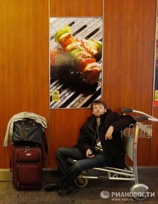 Passengers wait for flights at Sheremetyevo airport - Sputnik International