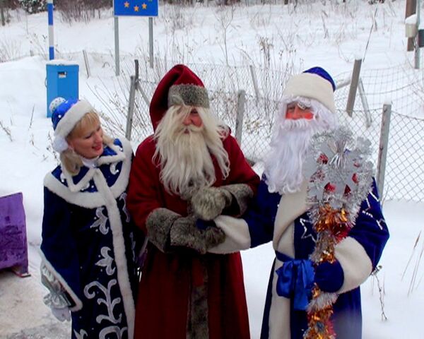 Russia’s Father Frost and Finland’s Joulupukki meet on border - Sputnik International